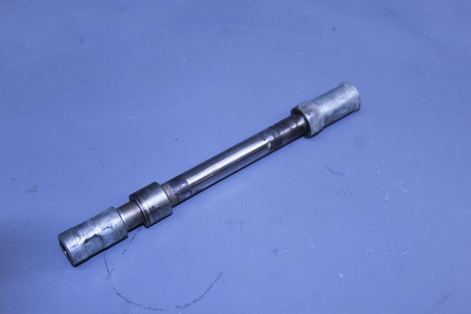 Honda Interceptor 500 1986 VF500F llanta delantera eje pivote perno 44301-KT7-000 Foto 2 de 4