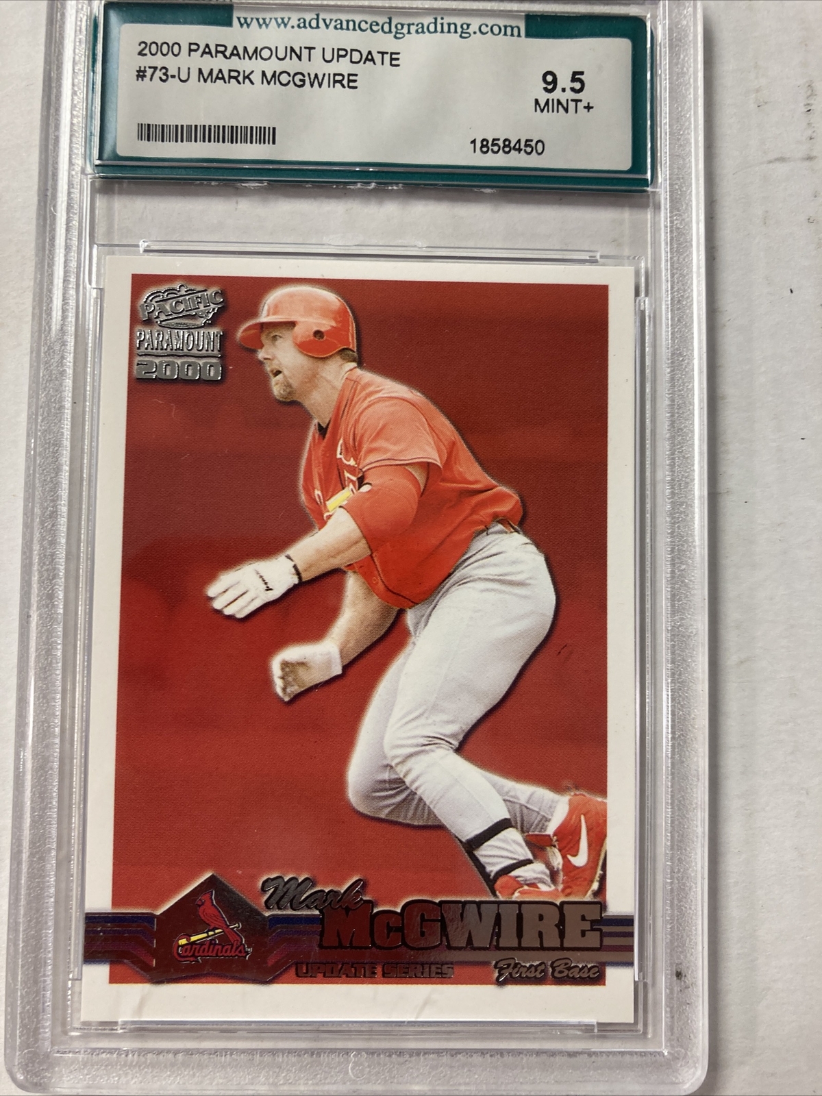 Mark McGwire 2000 Paramount Update #73-U Advanced Grading Mint 9.5