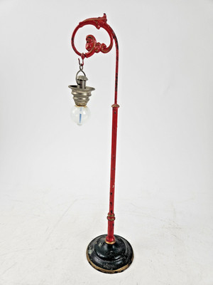 Märklin arc lamp No. 2311 red H: 30 cm with special frame in original condition!