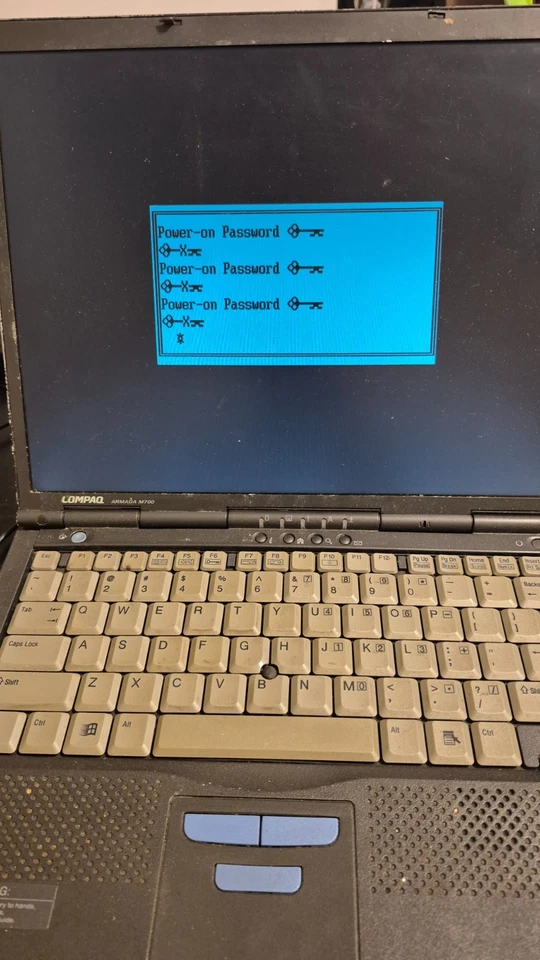 Vintage Compaq Armada M700 Laptop for Parts or Repair Pentium III Windows 98 Era - Image 3 of 4