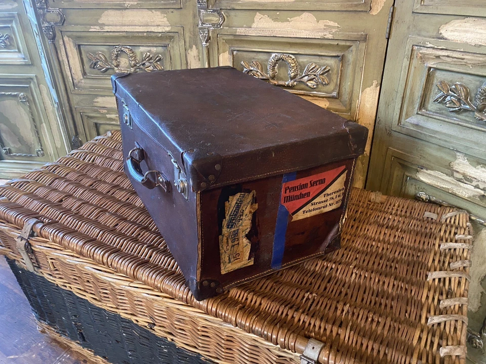 VINTAGE MOTORING LEATHER TRUNK ORIGINAL GERMAN TRAVEL STICKERS CIRCA 1968 - Image 2 of 4