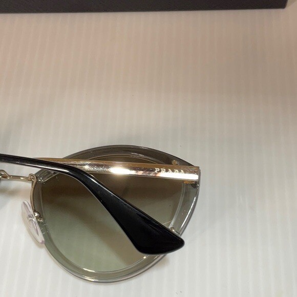 Prada woman display picture 3