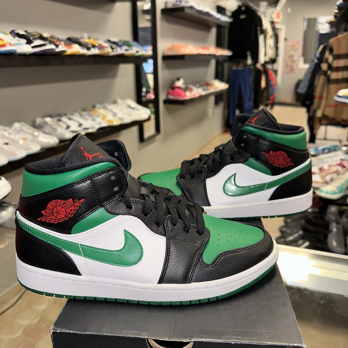 NIKE  AIR JORDAN 1 mid green toe