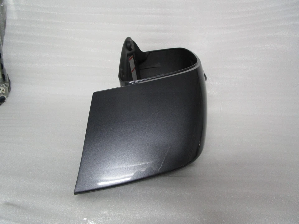 2014 / 2016 Yamaha V-Star 1300 Deluxe Right Saddlebag Bottom SILVER - Image 3 of 4