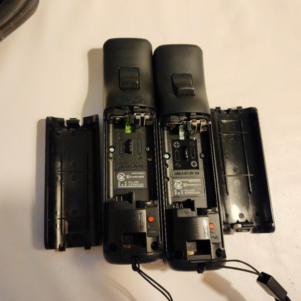 Lot of 2 OEM Black Nintendo Wii Remotes Motion Plus Wiimote, 1 Nunchuck, 2 cases - Picture 5 of 7