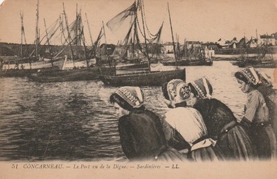 Vintage Postcard Fishing port scene, Concarneau, Brittany, France