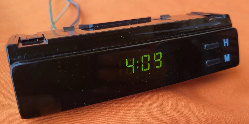 2003-2008 TOYOTA COROLLA DIGITAL CENTER DASH CLOCK DISPLAY OEM TESTED USED - Image 3 of 4