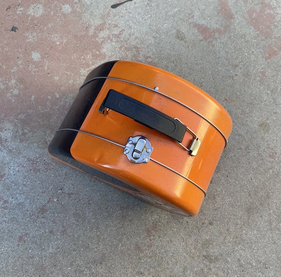 NASCAR Tony Stewart Fiambrera De Colección Casco Metal Raro Oficial Joe Gibbs Racing Foto 3 de 4