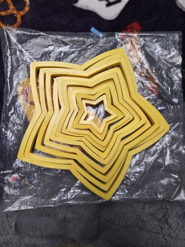 Vintage Wilton Enterprises Star Shape Cookie Cutters 10 Nesting Plastic Yellow