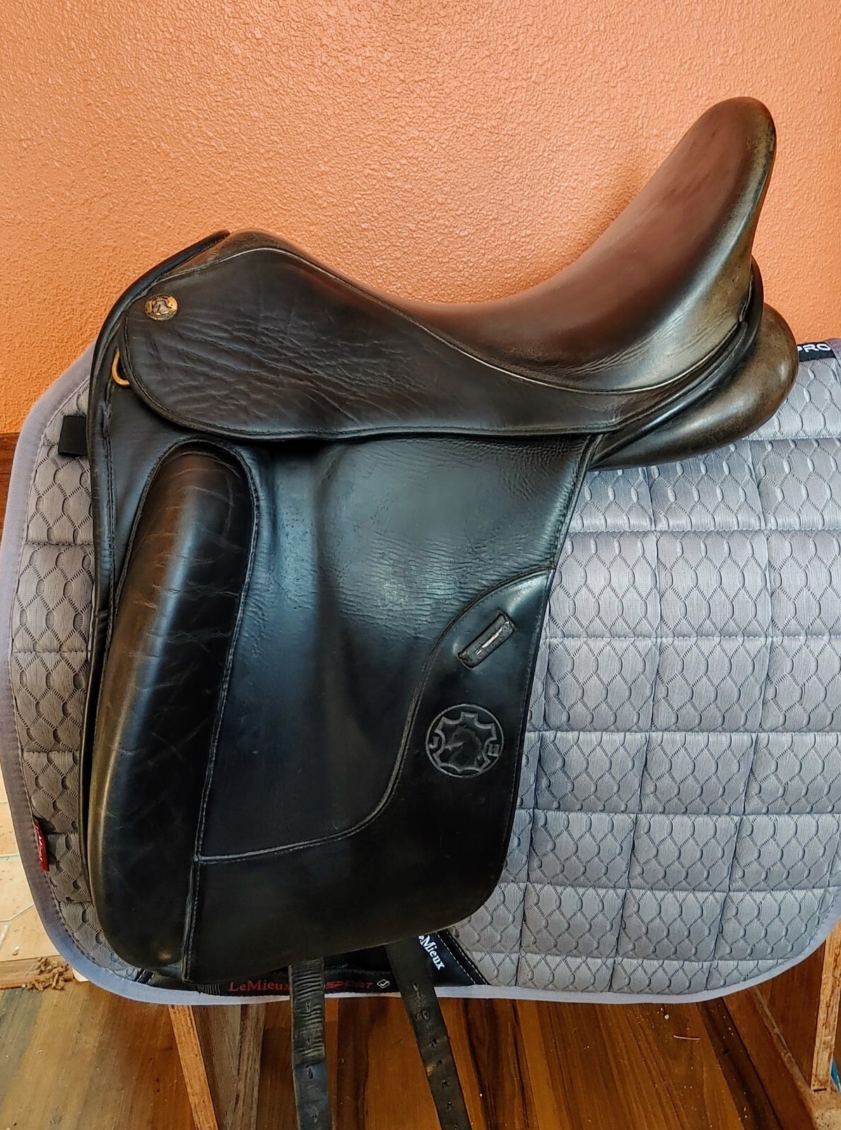 Hennig Dressage Saddle eBay