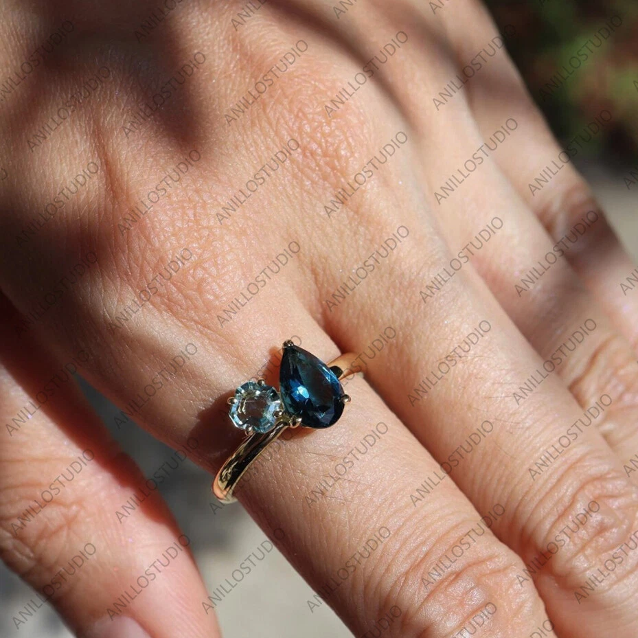 Anillo de plata de ley 925 con banda Toi Et Moi y zafiro azul pera de 7x4 mm Foto 3 de 4