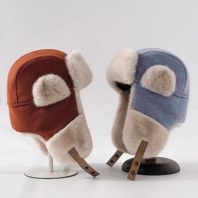 Warme Wintermütze für Damen mit Ohrenklappen und verstellbarem Riemen für Kom