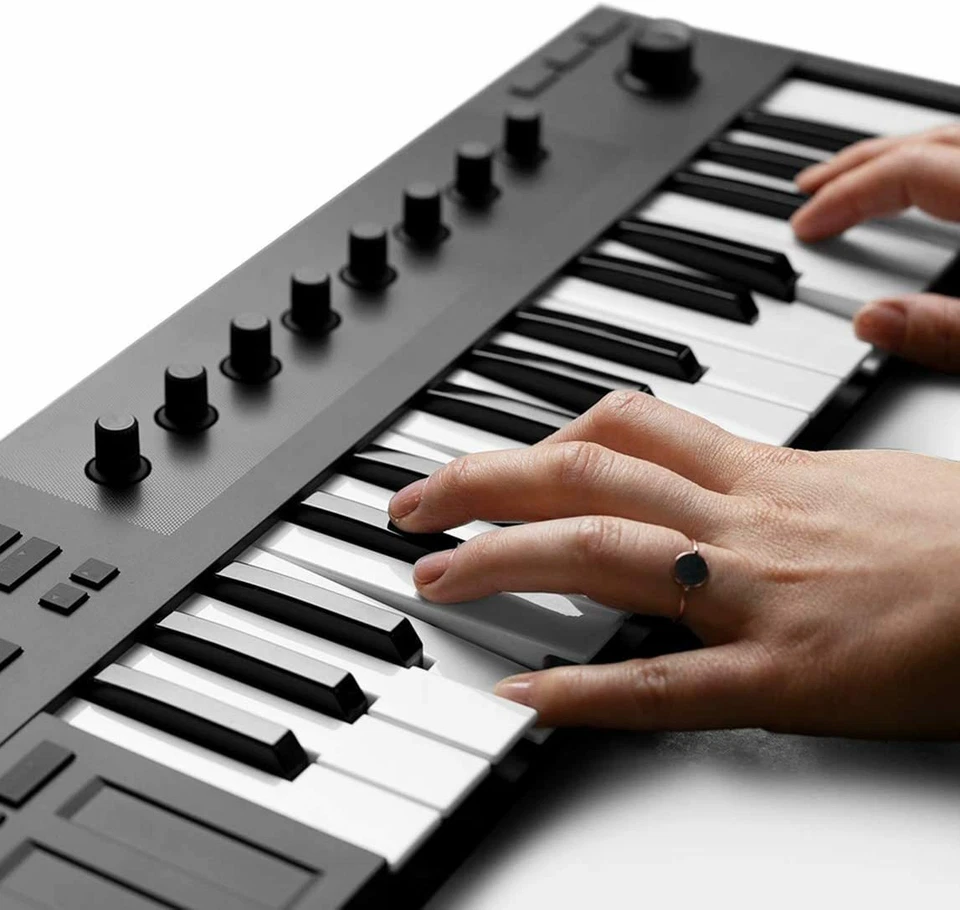 Native Instruments Komplete Kontrol M32 Controller Keyboard - Image 4 of 4