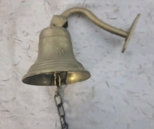 ANCIENNE CLOCHE N°5 en bronze CLOCHETTE HOTEL RESTAURANT FERME