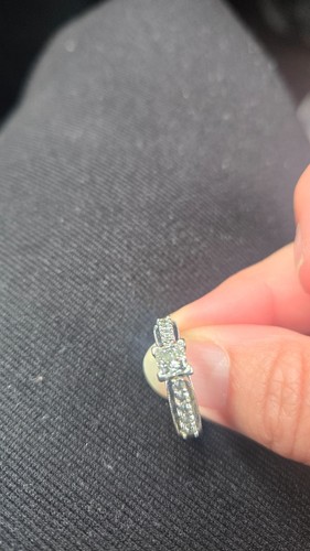 Beautiful unique, princess cut IF clarity color, H engagement ring/wed band