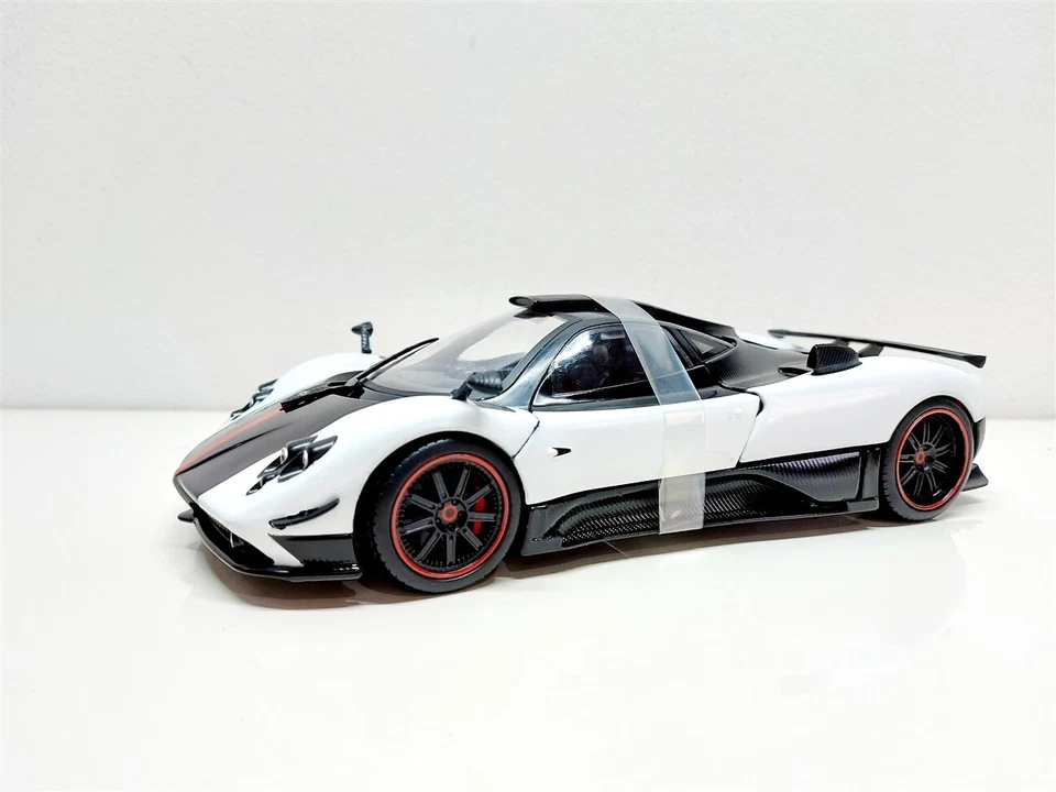 Pagani Zonda Cinque del 2009 - 1/18 MotorMax - Immagine 3 di 4