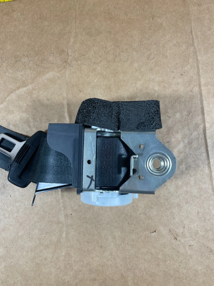 VOLKSWAGEN TIGUAN 2009-2017 - CINTURÓN DE SEGURIDAD TRASERO IZQUIERDO retractor 5N0857805B OEM. Foto 2 de 4