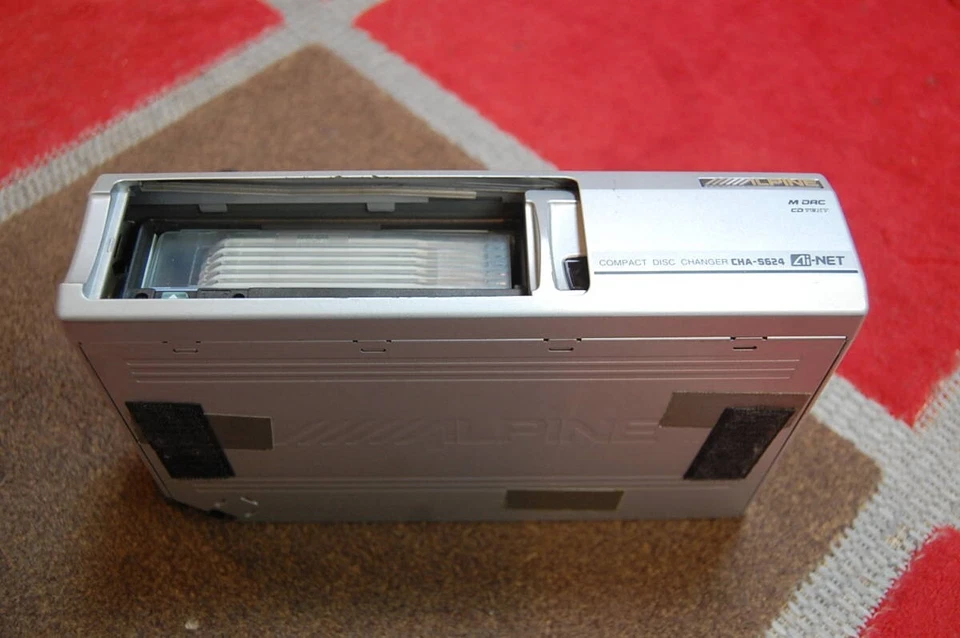 Alpine CHA-S624 CD Auto Changer Vintage Fiber Optic Compatible 6-row Working F/S - Image 3 of 3