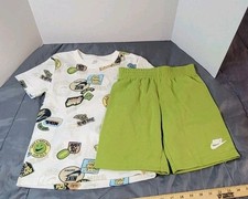 NIKE Boys 2-piece Shorts set athletic t-shirt shorts Size 7 Green And White