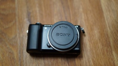 Sony Alpha ILCE-5000 20.1 MP Digitalkamera - Defekt!