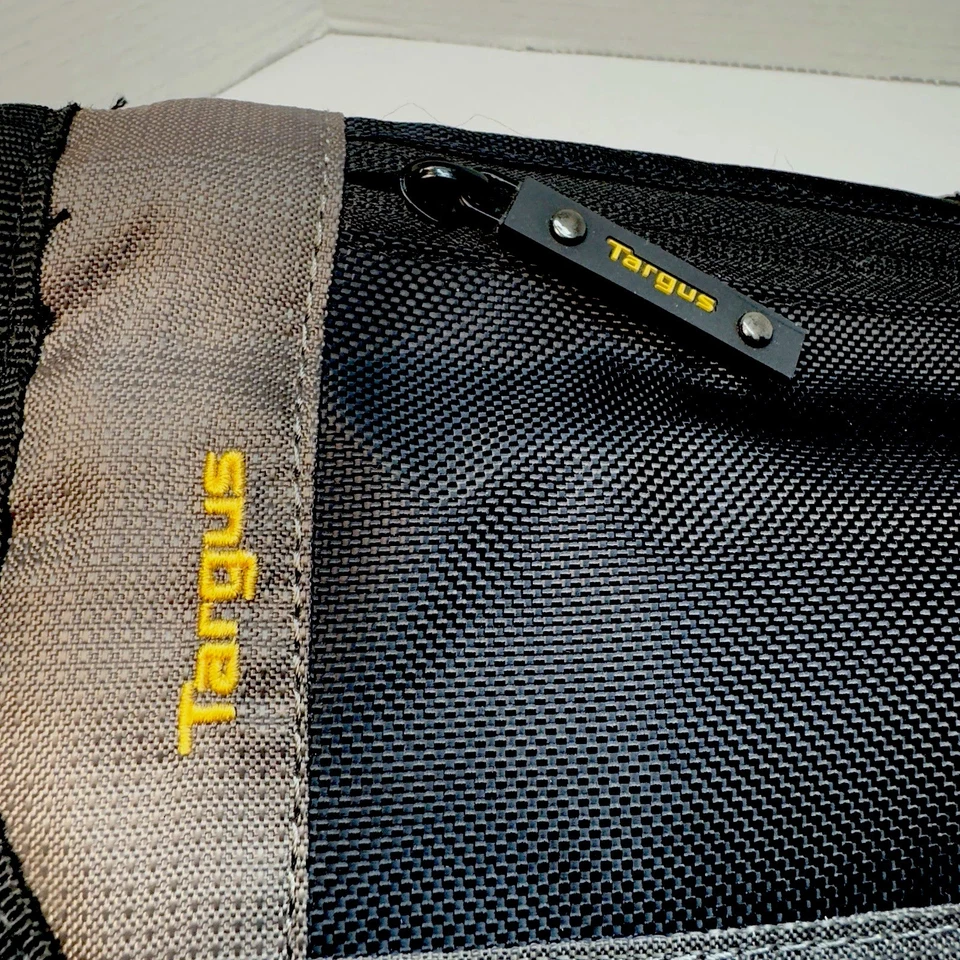 Targus Black Nylon Messenger Laptop Shoulder Bag Case 11” Adjustable Strap - Image 3 of 4