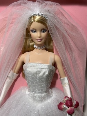 David's Bridal unforgettable Barbie Collector Bride ~ Doll G2889