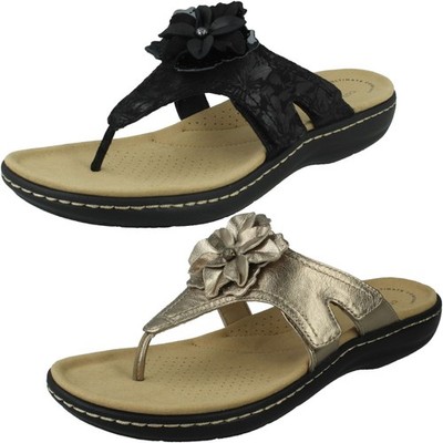 Damen Clarks rückenfreie Zehenstegsandalen Laurieann Gema