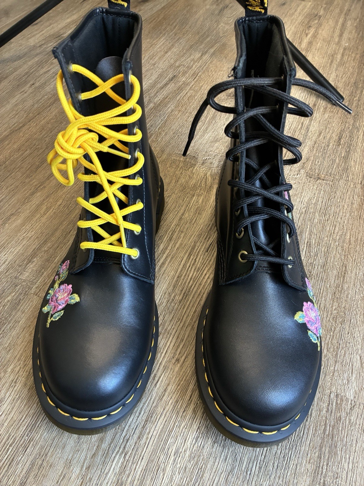 Dr. Martens 1460 Vonda II Embroidered Floral Leather Women’s Boots Size 11 Rare image 3