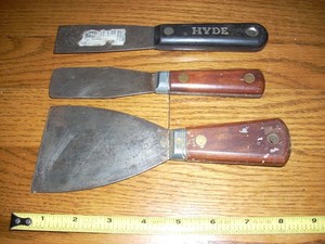 Vintage Lot of 2 Red Devil Putty Knife / Paint Scrapers 3” and 1 1/4” Plus HYDE