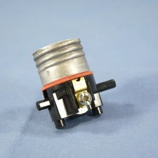 Leviton Push Through Medium Light Socket Lamp Holder Core 660W 250V Bulk 7080-M