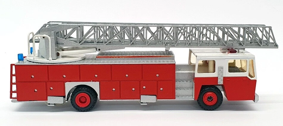 Conrad 1/50 Scale 5502 - Emergency One Fire Engine Truck Rescue Ladder - Image 3 of 4