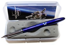 Pluma Fisher Space Bala Arándano Estrella Hebrea de David Grabada en Caja de Regalo