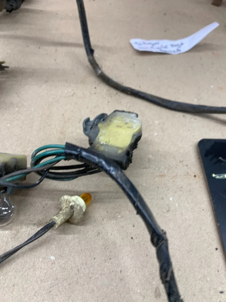 1982 1984 1982 83 G BODY GRAND PRIX TRUNK TAILLIGHT WIRING HARNESS CONNECTORS OE - Image 3 of 4