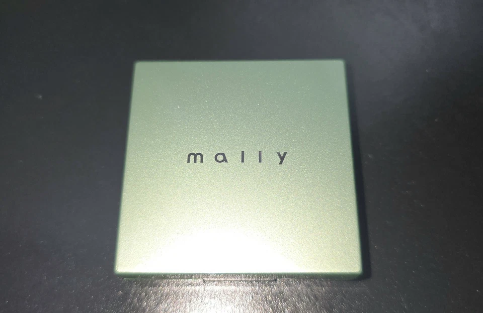 Iluminador Mally Mini Face Defender en Gorgois Glow nuevo descontinuado Foto 3 de 4