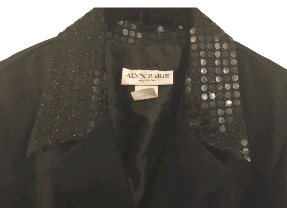 Vestido Abrigo Vintage Alyn Paige Talla 9/10 Negro Con Cuello Brillo y Acentos con Botones  Foto 2 de 4