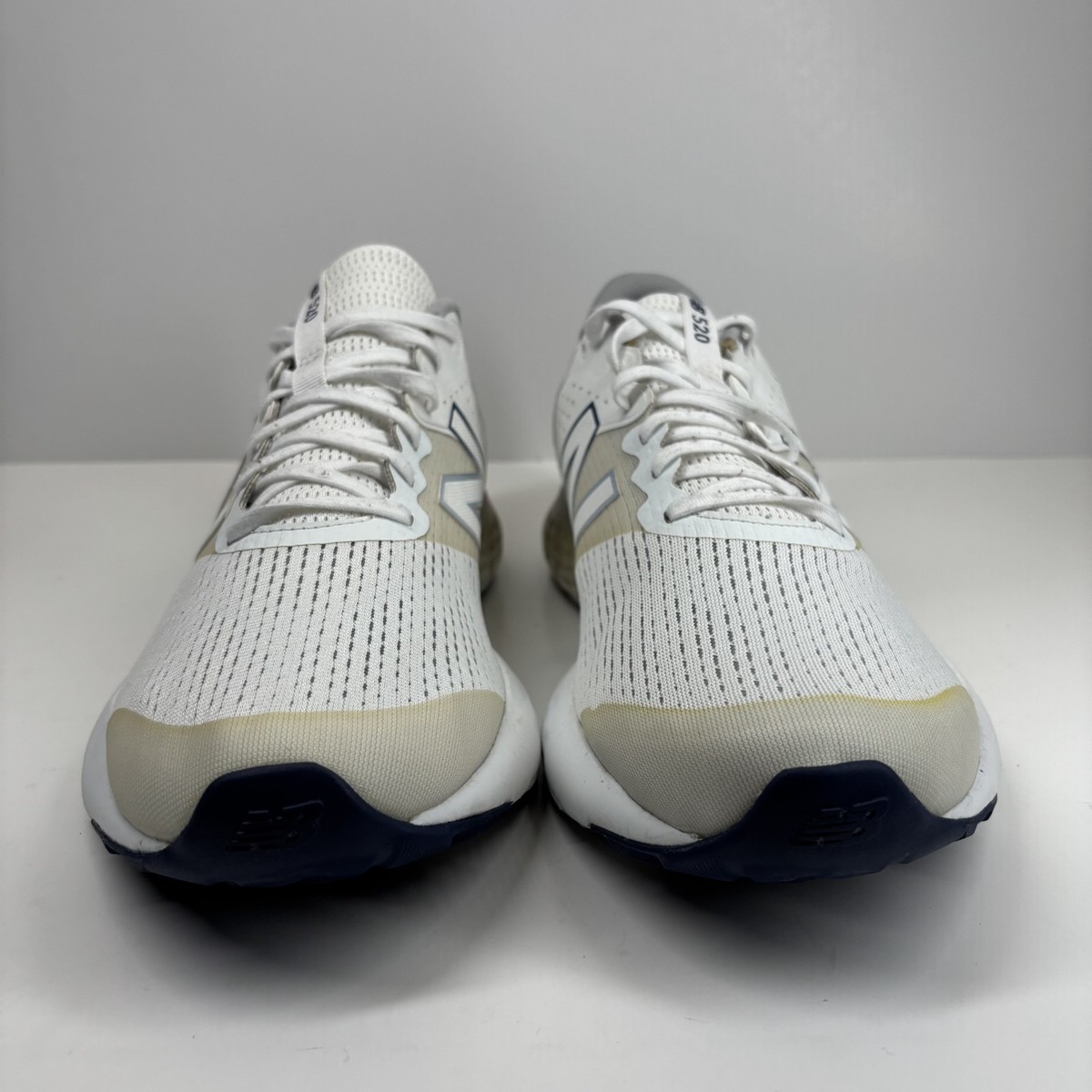 New Balance 520 V7 Men display picture 3
