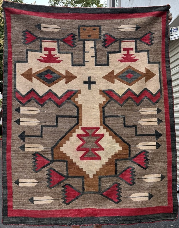 AN ATTRACTIVE NATIVE AMERICAN INDIAN NAVAJO RUG 3’4” X 5’4”