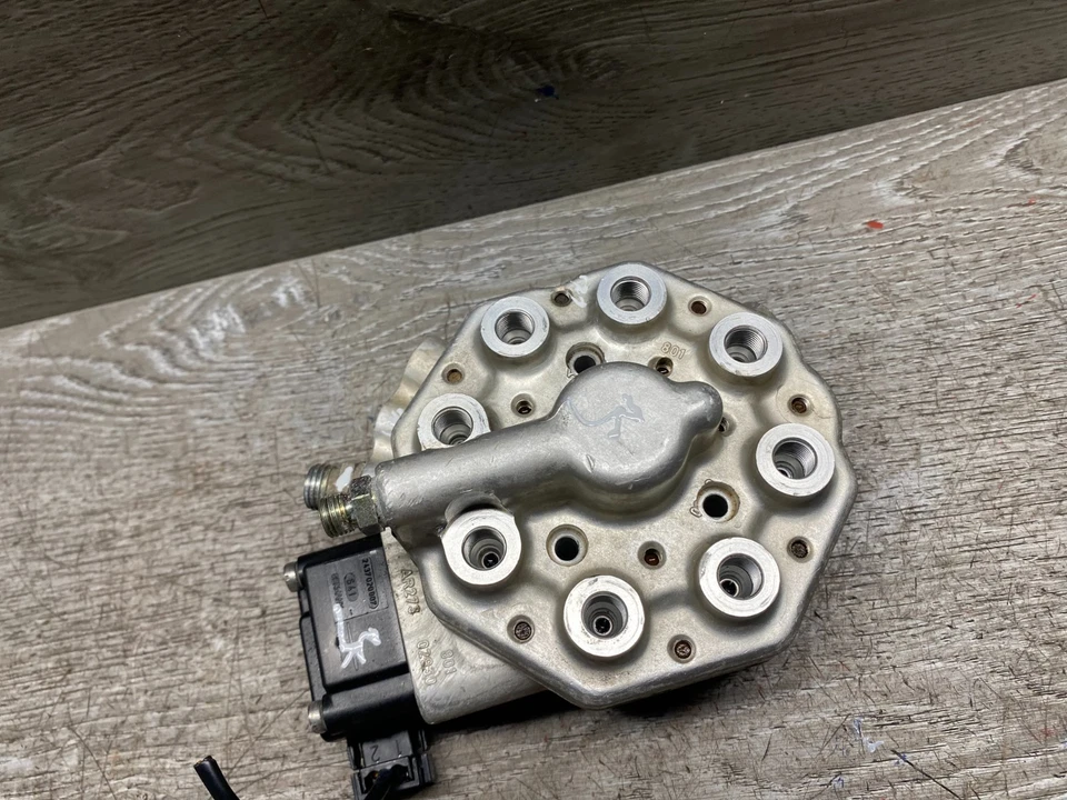 OEM MERCEDES-BENZ 420SEL 560SEL 560SL 1986-1991 FUEL INJECTION DISTRIBUTOR V8 - Image 3 of 4