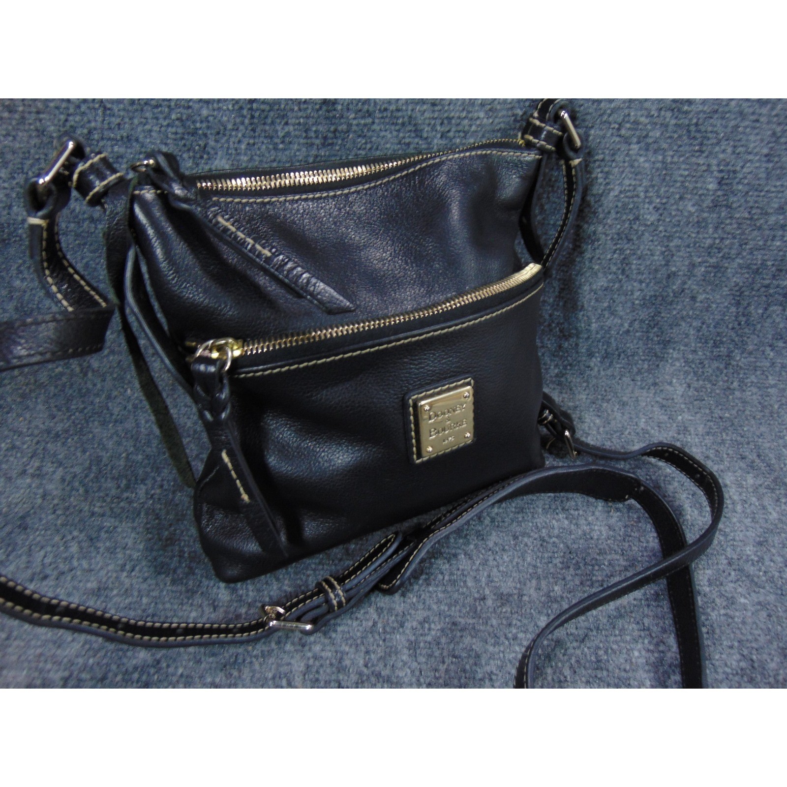 Dooney & Bourke Pebble Grain Crossbody Bag Navy Blue Leather Front Zip