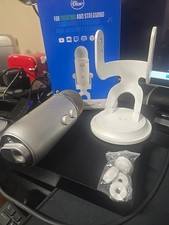 Logitech for Creators Blue Yeti Premium. Silver with With Stand