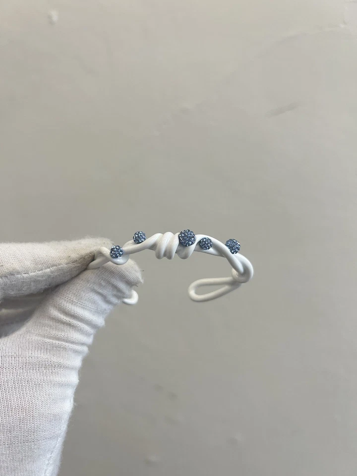 Pulsera Givenchy Hombre G Cubo Blanco Cristal Bengala Nueva con Etiquetas Caja Precio de venta sugerido por el fabricante $620 Foto 2 de 4