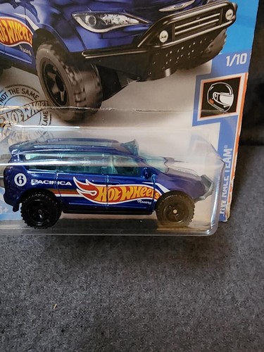2019 HOT WHEELS RACE TEAM CHRYSLER PACIFICA DIECAST 1/10 - Picture 6 of 9