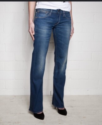 KUYICHI Candy-low lean shoecut in soft combed blueStretch denim. Size 30X33