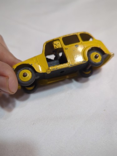 Vintage Meccano Dinky Toys tin Taxi Yellow With Paint Wear - Picture 10 of 12