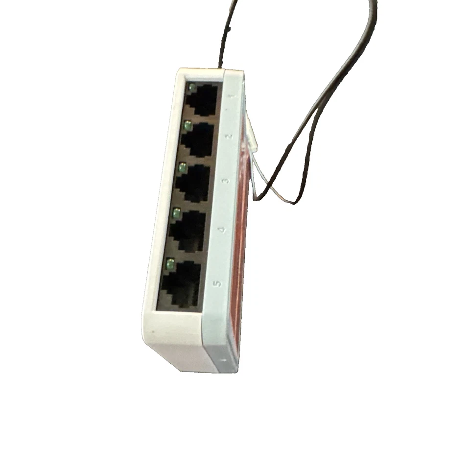 D-Link DGS-1005D Network Switch 5 Port 1 Gbps - Image 3 of 4