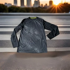 Perry Ellis Sport Men’s Size Small Long Sleeve Athletic Shirt. Multicolor