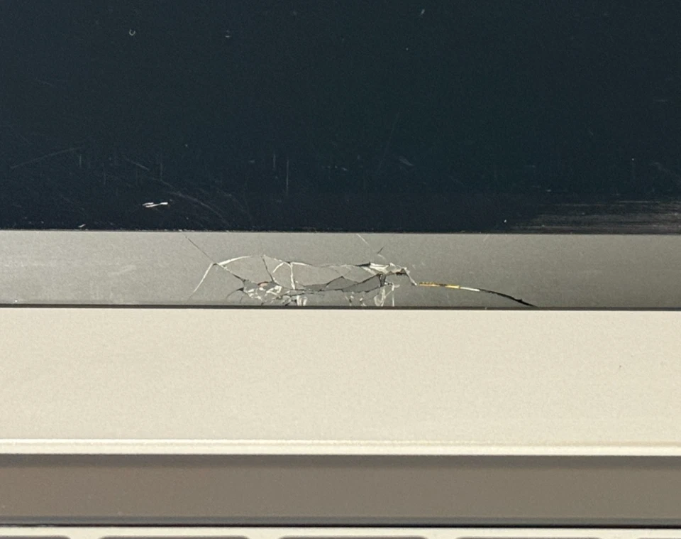 Apple MacBook Pro 15» (i7-7700HQ - 16GB RAM - 256GB SSD - MPTR2LL/A) - Изображение 3 из 4