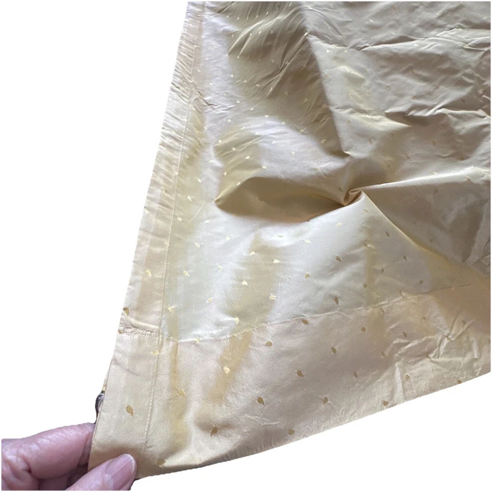 Diseño Seda Damasco Tela Buttery Gold Mini Hoja Lg Panel de Sala de Exposición Foto 3 de 4