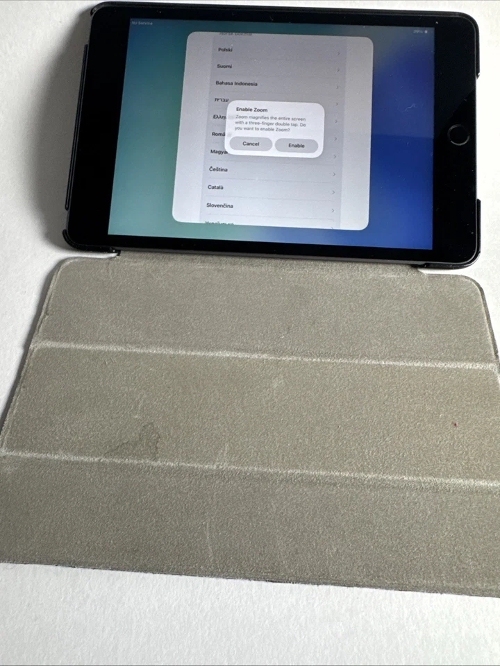 Apple iPad (5th generation) · 64GB · Wi-Fi, photo 3 of 5