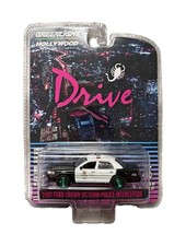 GreenLight Green Machine Chase 2001 Ford Crown Victoria Police Drive 1:64